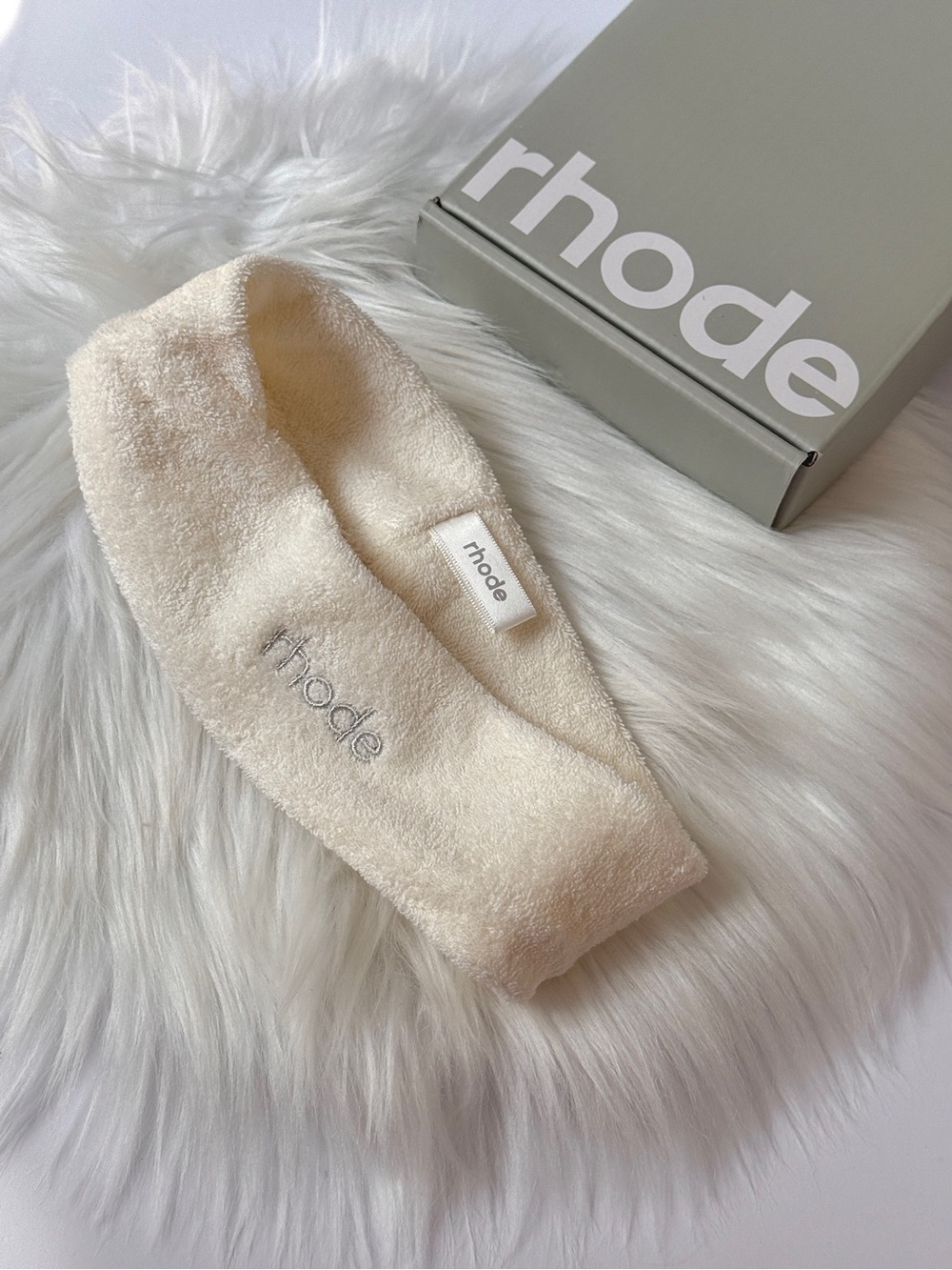 Rhode cream plush headband New in a box
New